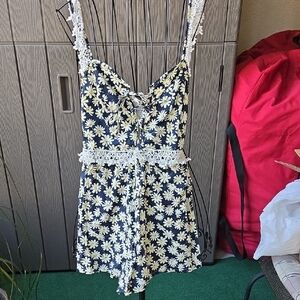 Tobi Daisy Print Kids One Piece in Navy and White